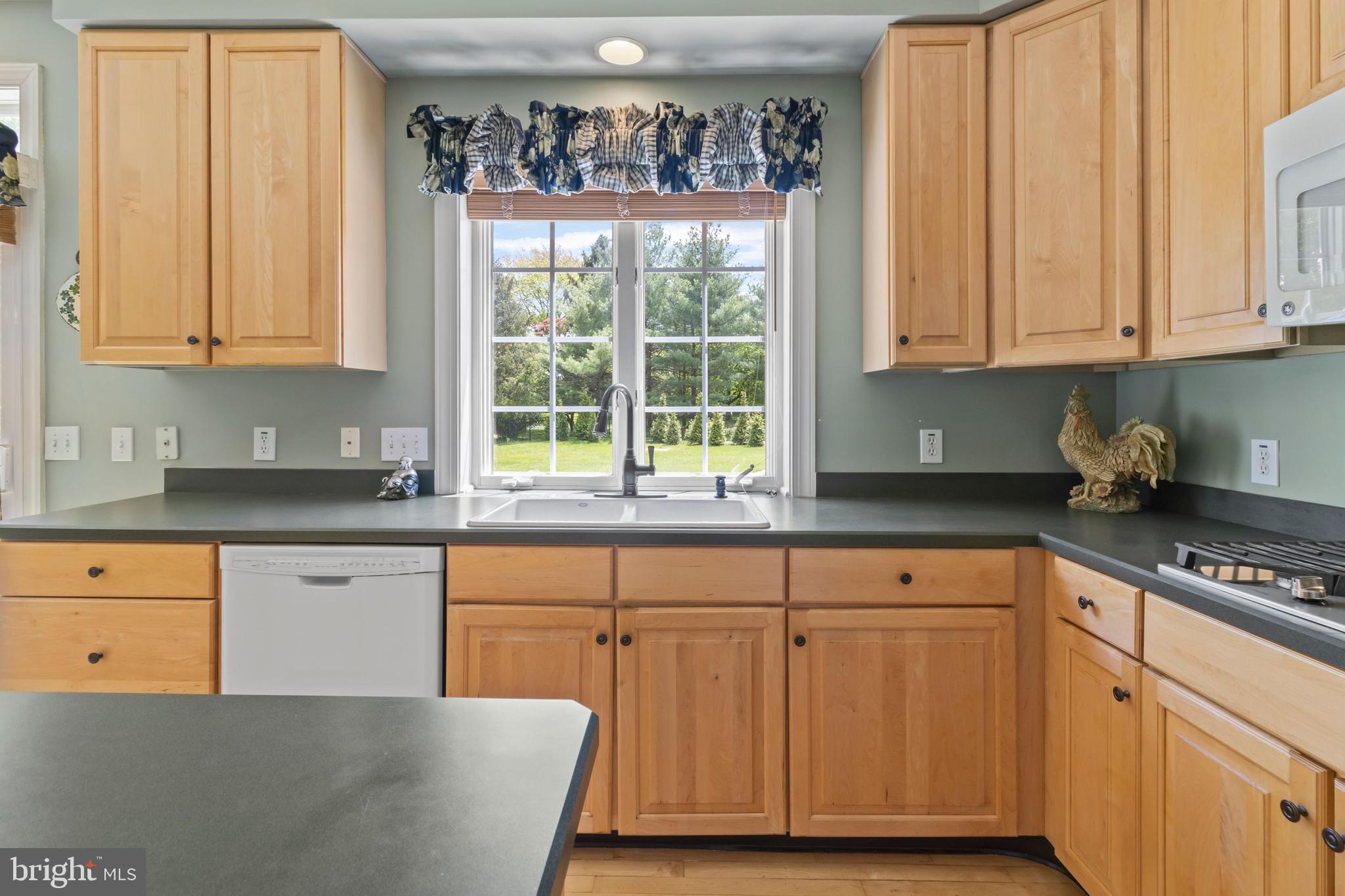 12 Manor Road Newtown, PA 18940 - Photo 7 of 45