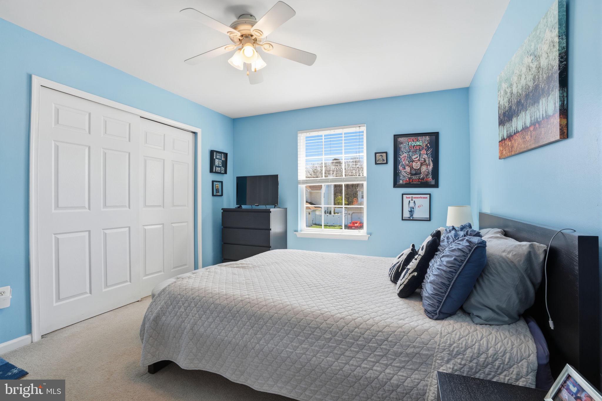 36 Moray Lane Sewell, NJ 08080 - Photo 14 of 40 a bedroom with a large bed and a window