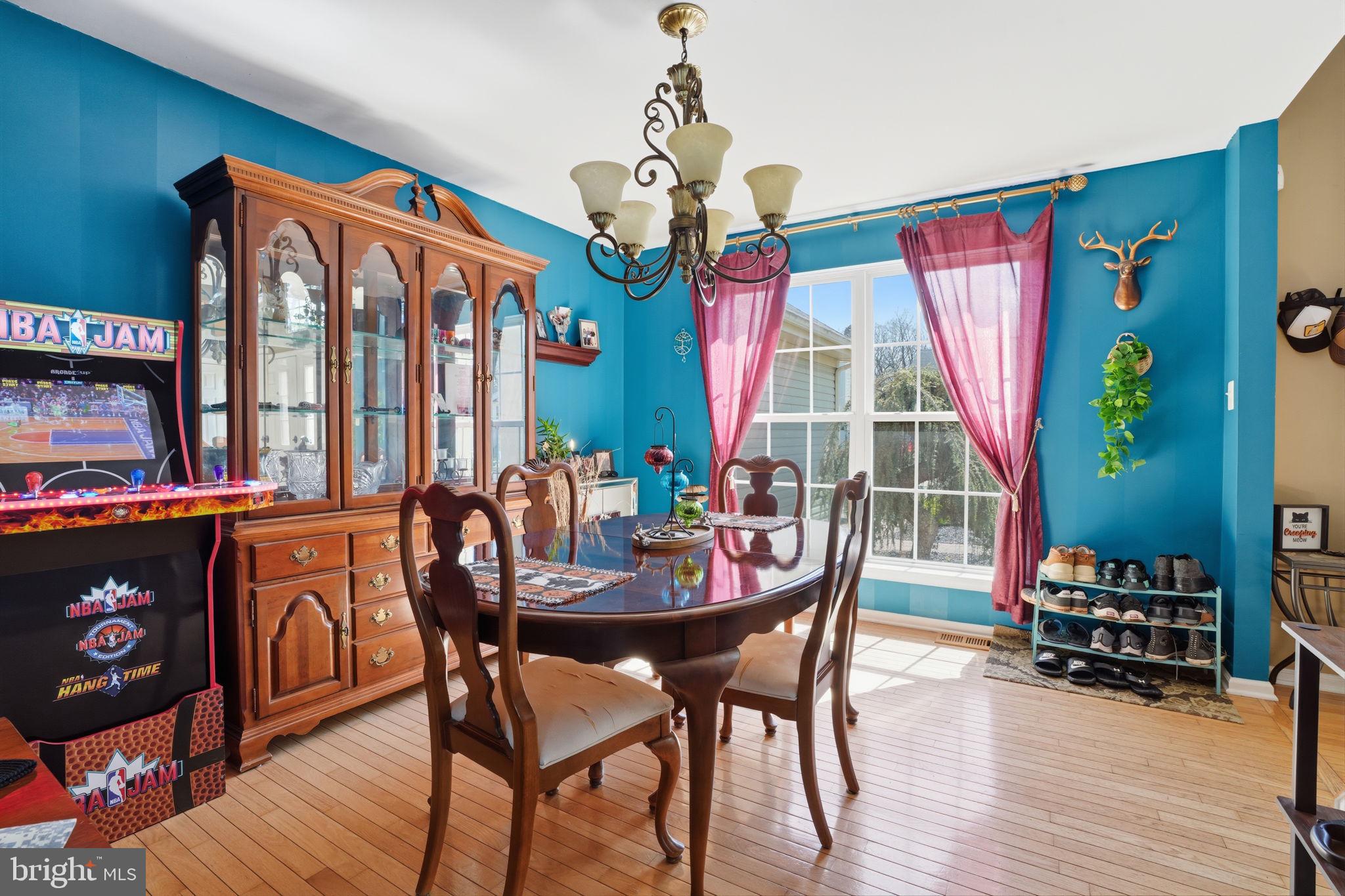 36 Moray Lane Sewell, NJ 08080 - Photo 28 of 40 a dining room with furniture a chandelier and wooden floor
