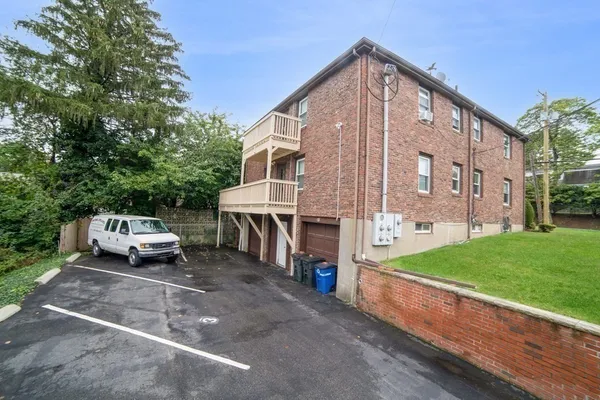 $2,000 | 431 Adams Street, Unit 3, Quincy, MA 02169