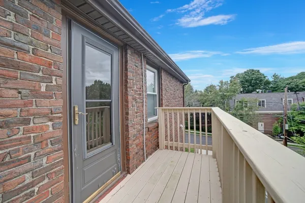 $2,000 | 431 Adams Street, Unit 3, Quincy, MA 02169