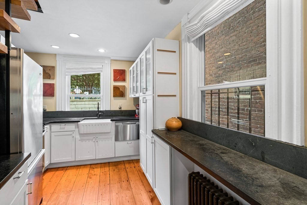 44 Hull Street Boston, MA 02113 - Photo 7 of 26 Gallery Image 7