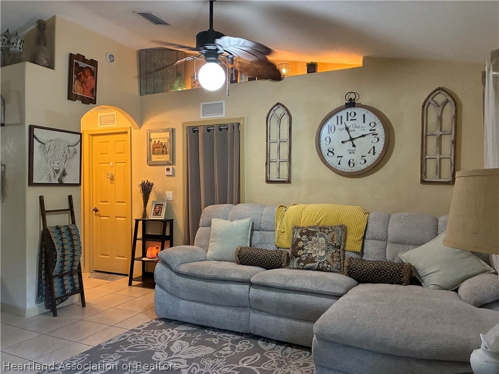 922 Breezy Road Lake Placid, FL 33852 - Photo 4 of 18 a living room with furniture a clock and a view of a livingroom