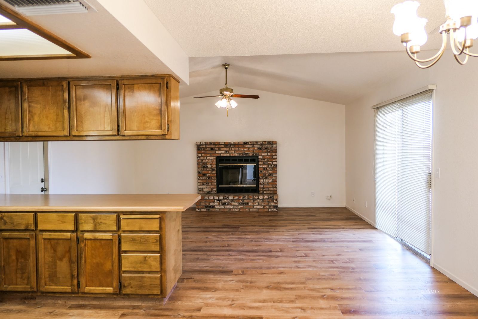216 East Cardigan Avenue Ridgecrest, CA 93555 - Photo 7 of 38