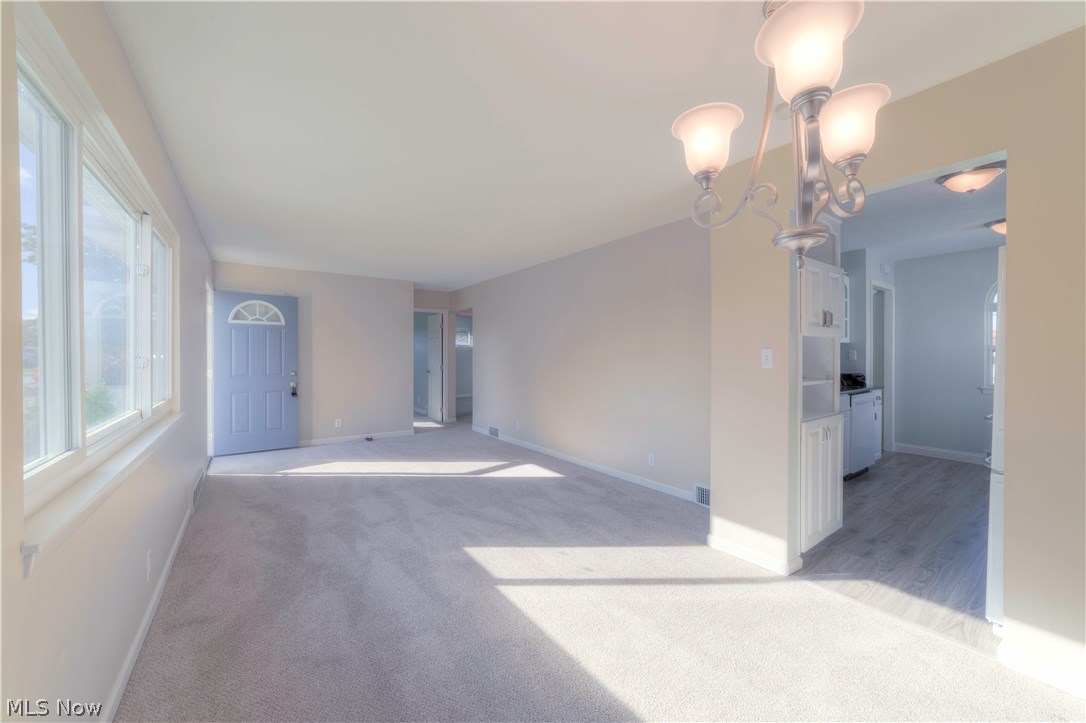 30221 Vineyard Road Willowick, OH 44095 - Photo 4 of 25