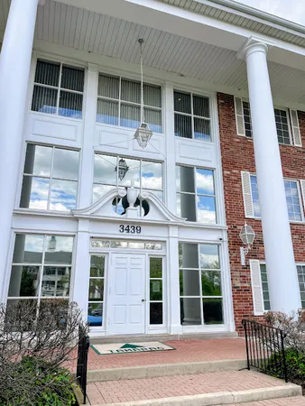 $244,500 | 3439 Vollmer Road, Unit 108, Flossmoor, IL 60422