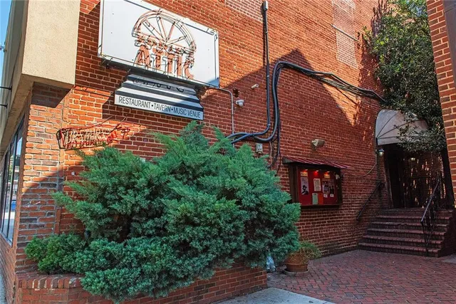 $2,700 | 408 Sycamore Drive, Unit D, Decatur, GA 30030