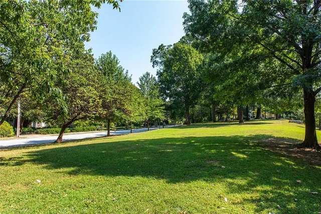 $2,700 | 408 Sycamore Drive, Unit D, Decatur, GA 30030