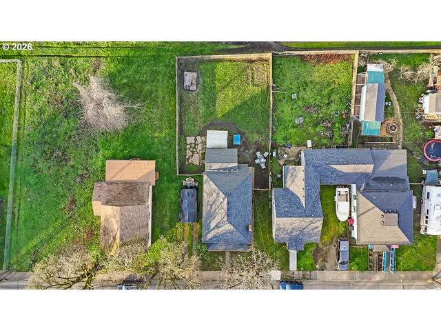 a view of an outdoor space