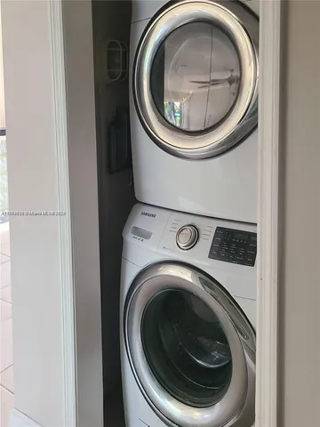 a close up view of a washer and dryer