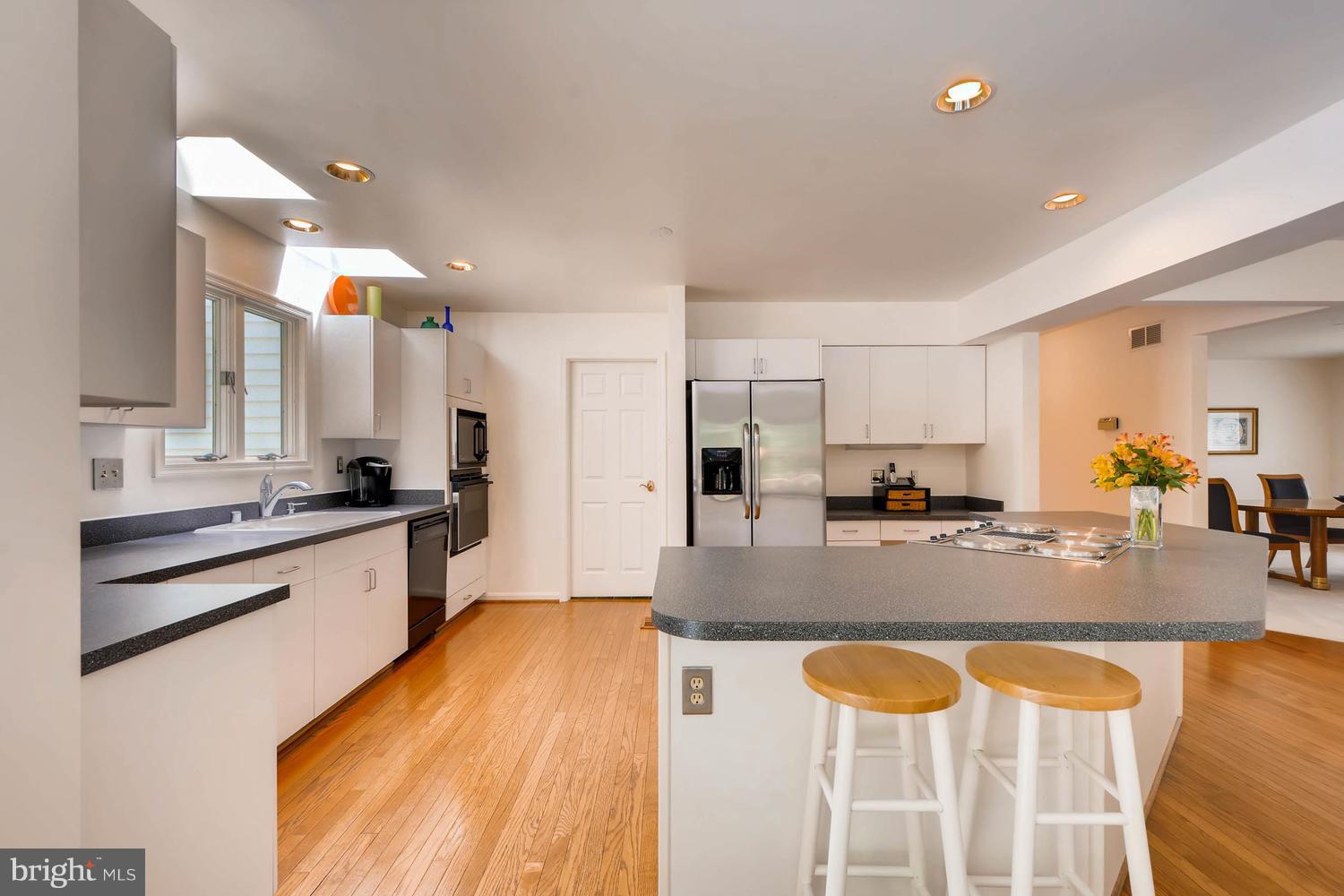 10660 Quarterstaff Road Columbia, MD 21044 - Photo 7 of 27 Island