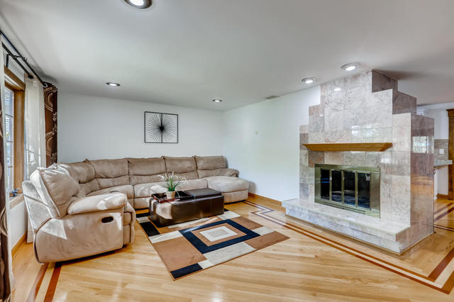 1031 Springinsguth Road Schaumburg, IL 60193 - Photo 4 of 23