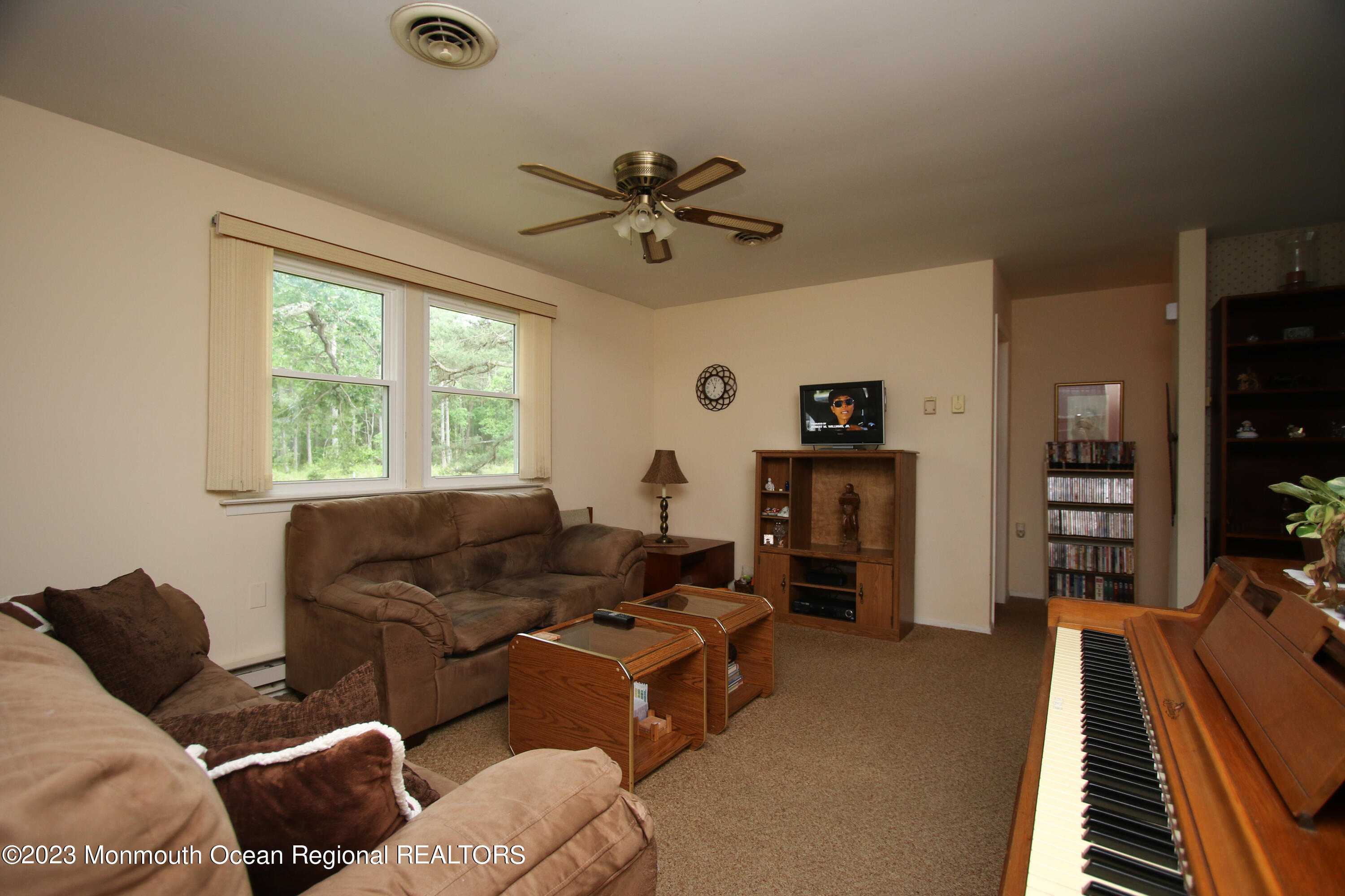 18 D Alpine Road Whiting, NJ 08759 - Photo 3 of 12 18D Living room