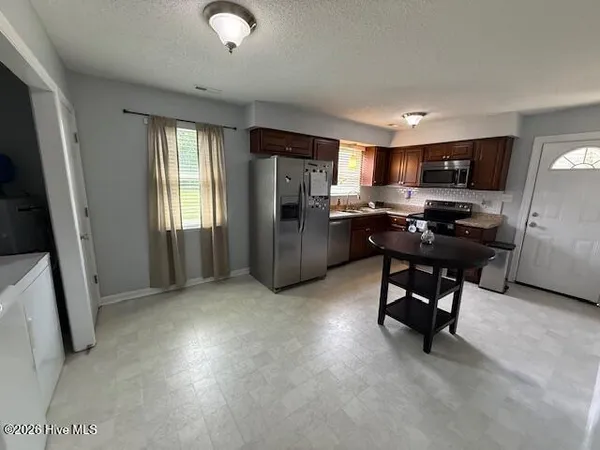 $1,700 | 453 Hunting Green Drive, Jacksonville, NC 28546
