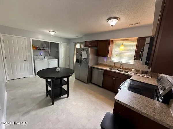 $1,700 | 453 Hunting Green Drive, Jacksonville, NC 28546