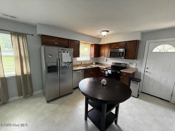 $1,700 | 453 Hunting Green Drive, Jacksonville, NC 28546