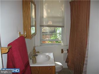 2018 South Mildred Street Philadelphia, PA 19148 - Photo 7 of 11 Bathroom
