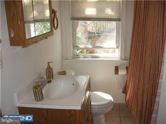 2018 South Mildred Street Philadelphia, PA 19148 - Photo 8 of 11 Bathroom