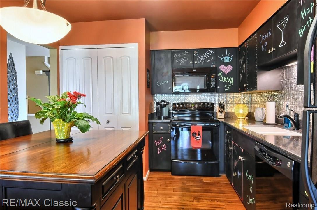 623 Ashley Circle East, Unit 88 Rochester, MI 48307 - Photo 8 of 28 C:\Users\Sharon\Desktop\Fuchs-Frantz\images\Kitchen.jpg