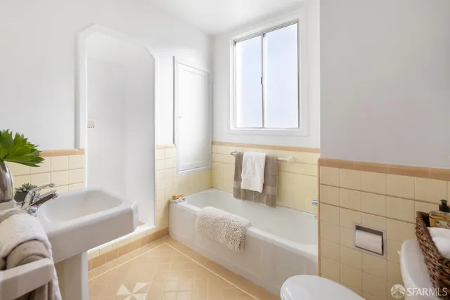 $1,350,000 | 1584-1586 11th Avenue, San Francisco, CA 94122