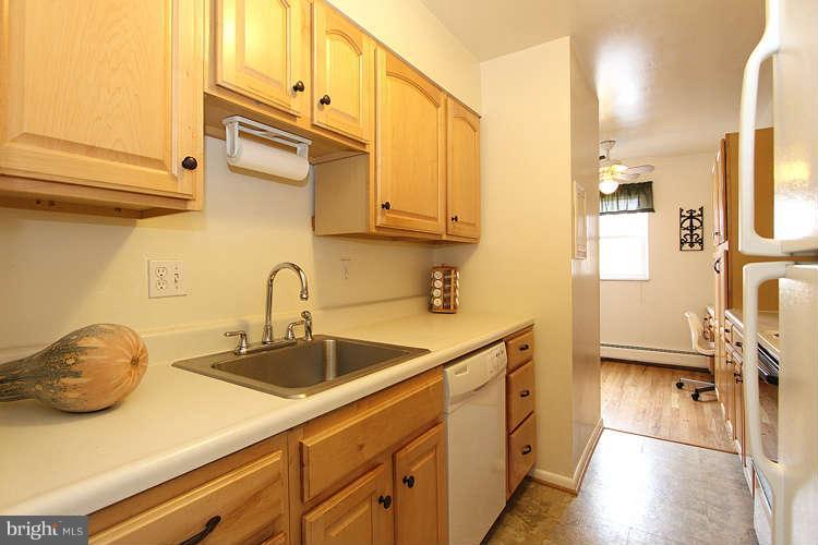12822 Epping Terrace, Unit 2F Silver Spring, MD 20906 - Photo 9 of 28 Kitchen