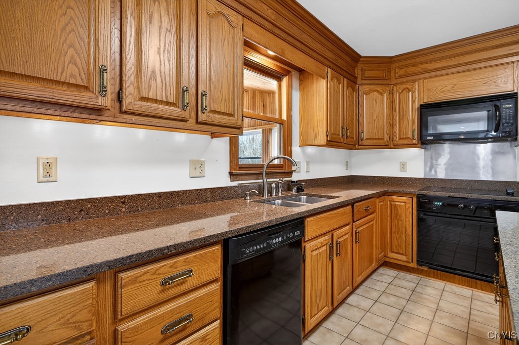 2788 Hiltonwood Road Lysander, NY 13027 - Photo 21 of 50 Lots of counter space!