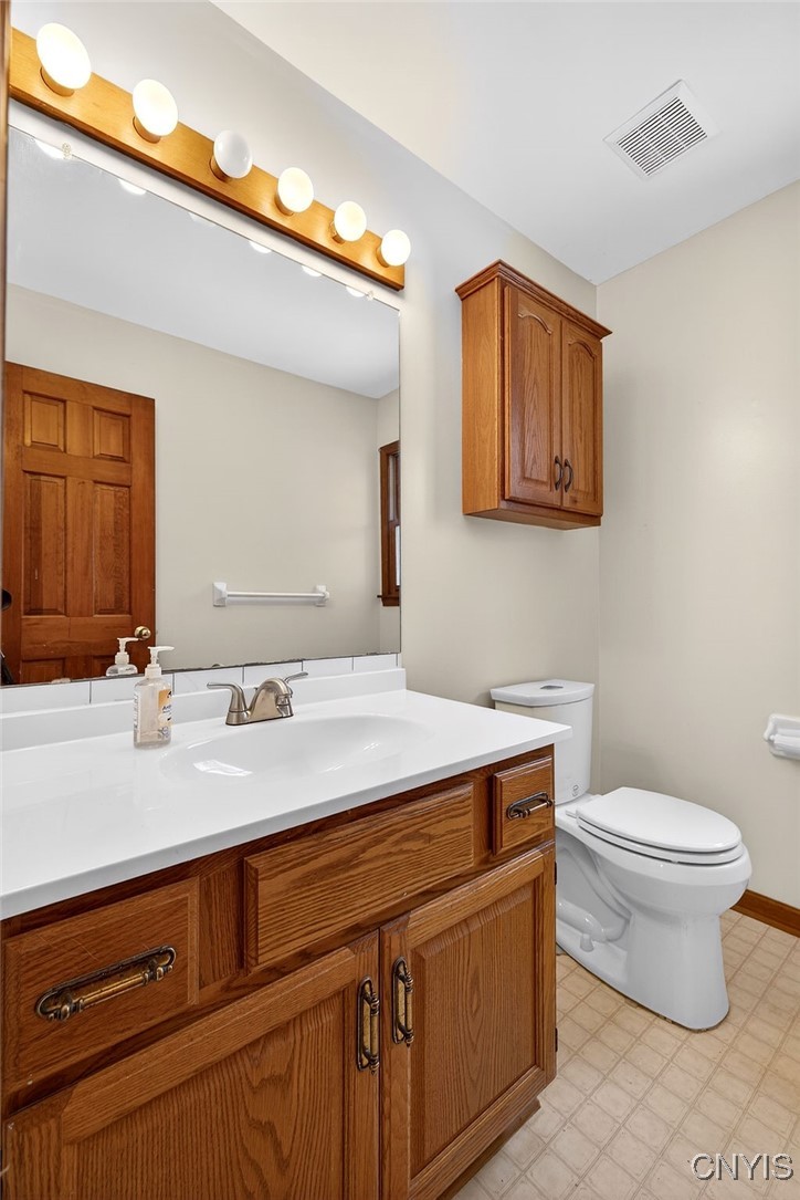 2788 Hiltonwood Road Lysander, NY 13027 - Photo 39 of 50 Main bathroom with new vanity countertop