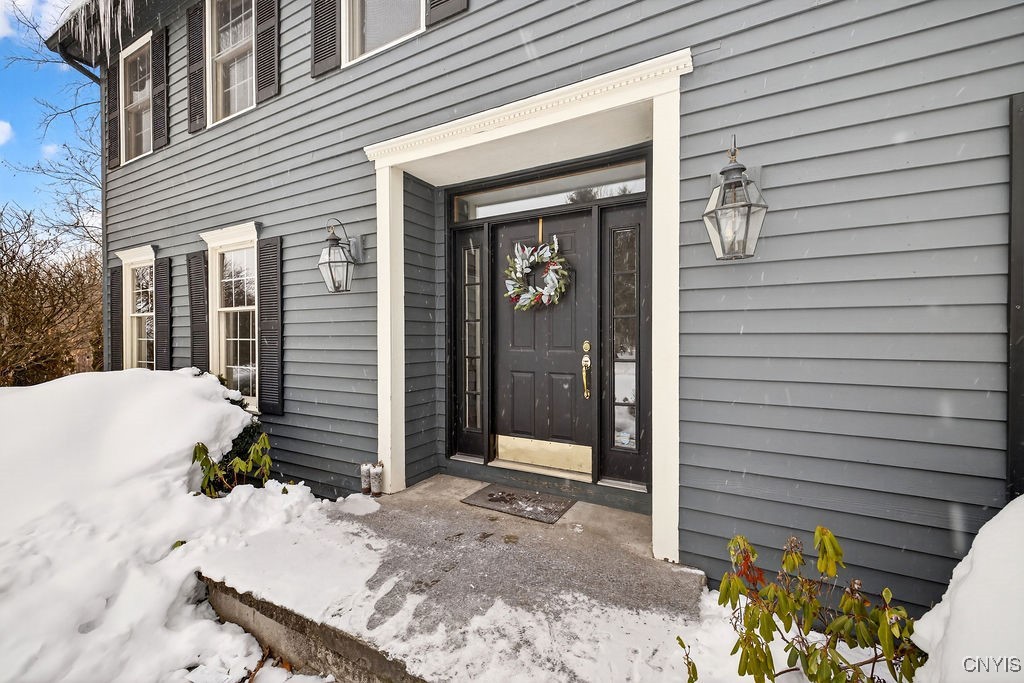 2788 Hiltonwood Road Lysander, NY 13027 - Photo 4 of 50 Inviting front entry.