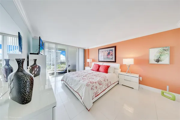 $3,450 | 9341 Collins Avenue, Unit 503, Surfside, FL 33154