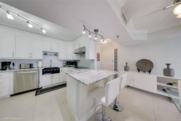 $3,450 | 9341 Collins Avenue, Unit 503, Surfside, FL 33154