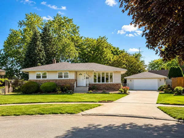 $425,000 | 8832 Jackson Court, Munster, IN 46321