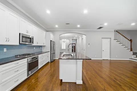 $529,900 | 4926 Ella Boulevard, Houston, TX 77018
