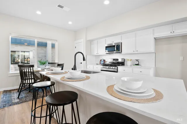 $320,000 | 518 North Lucy Lane, Nampa, ID 83687