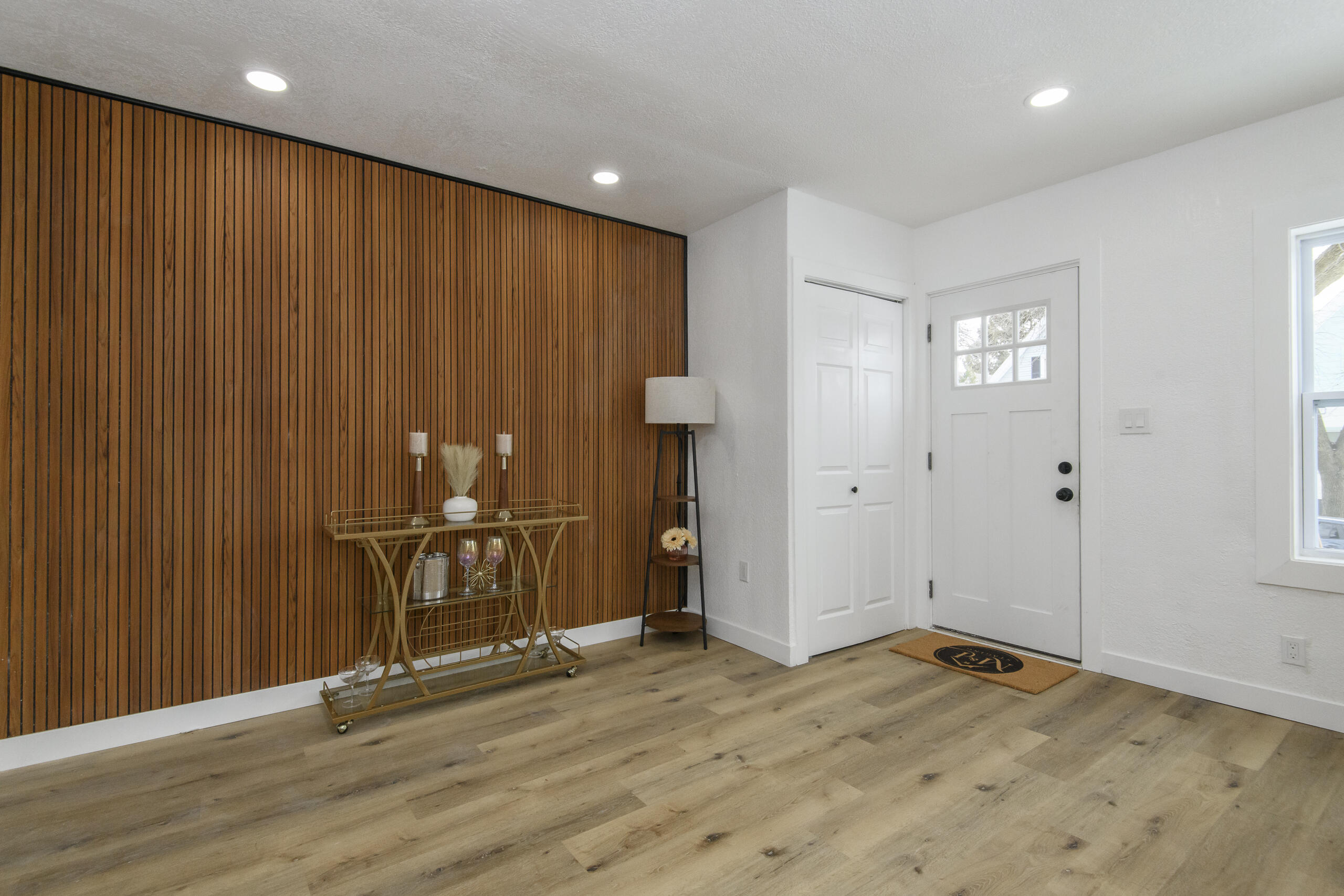 2128 South Mound Street Milwaukee, WI 53207 - Photo 8 of 71 2128 S Mound-15