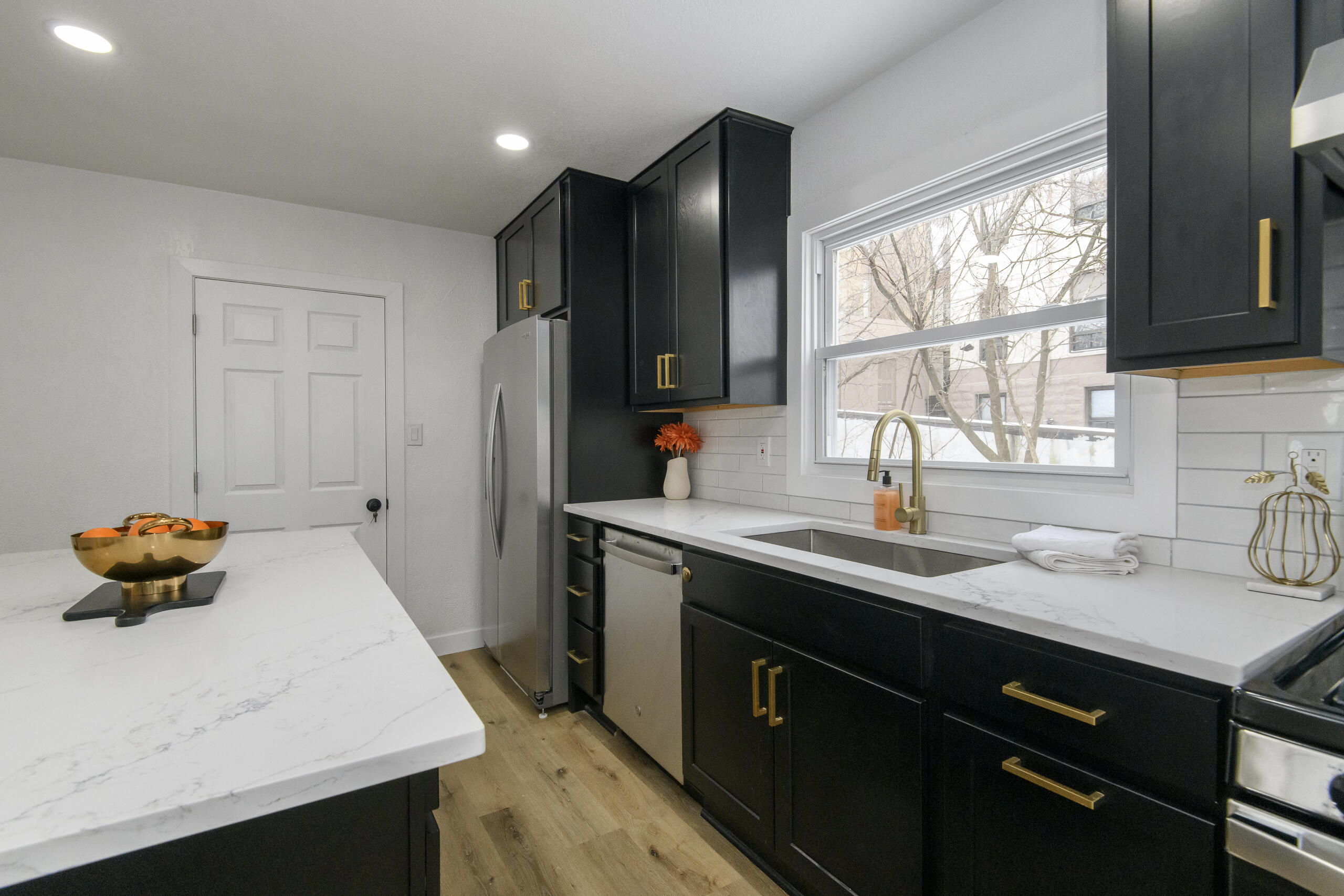 2128 South Mound Street Milwaukee, WI 53207 - Photo 18 of 71 2128 S Mound-25