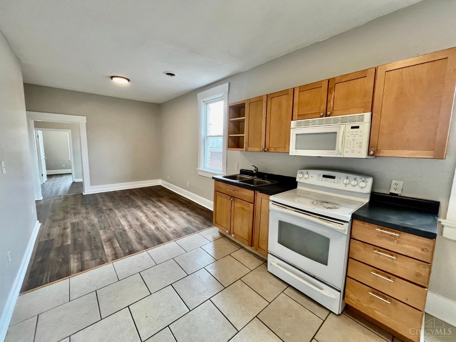 8914 Reading Road Reading, OH 45215 - Photo 10 of 24 Unit 3