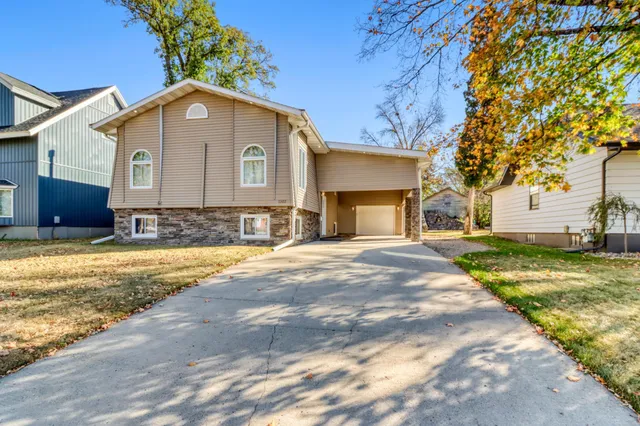 $319,900 | 1303 Summit Avenue, Detroit Lakes, MN 56501