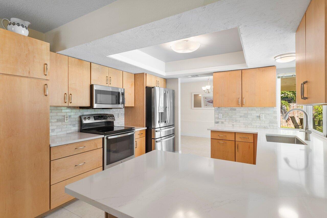 960 Southwest 20th Street Boca Raton, FL 33486 - Photo 12 of 40 Quartz countertops