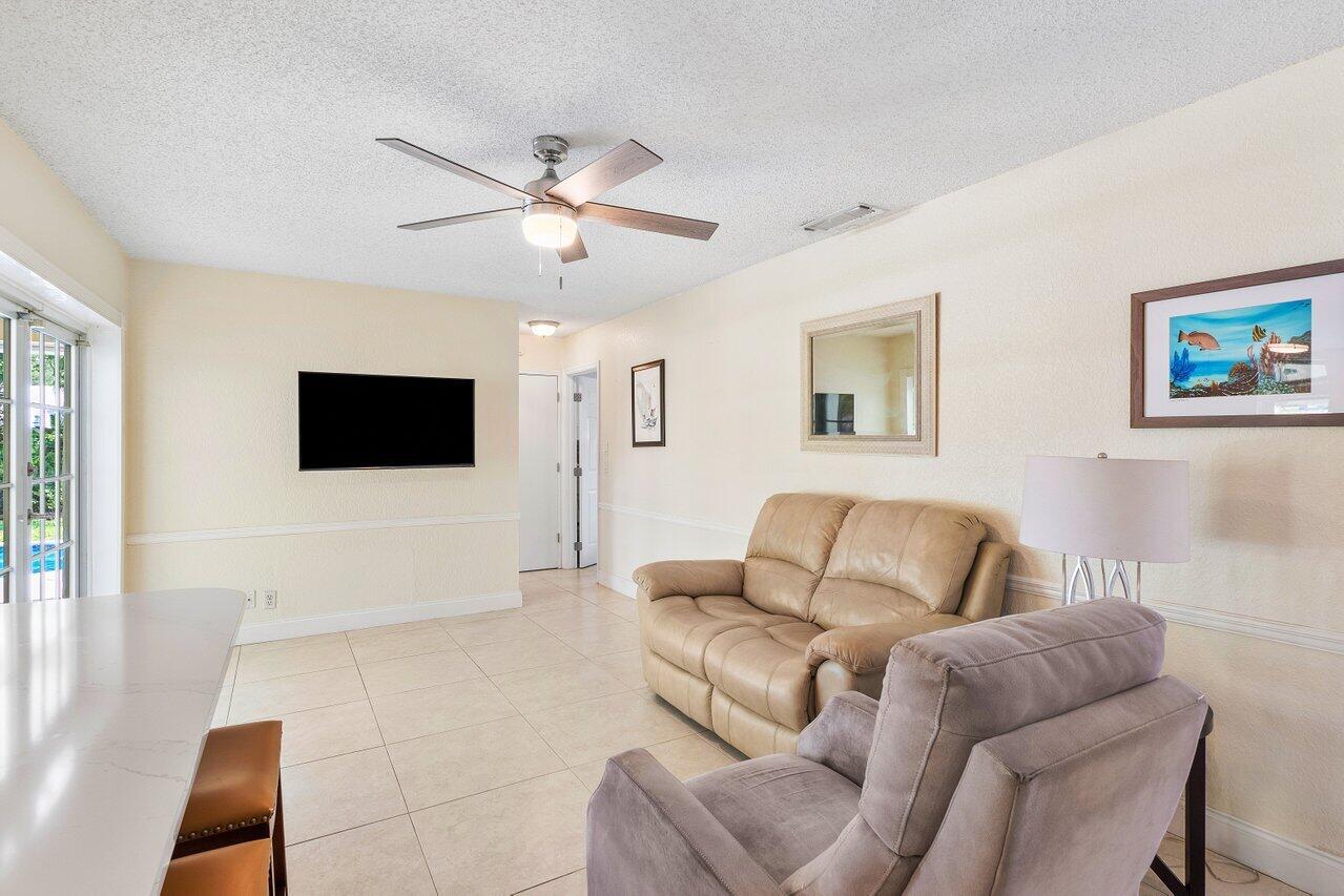 960 Southwest 20th Street Boca Raton, FL 33486 - Photo 13 of 40 Family room