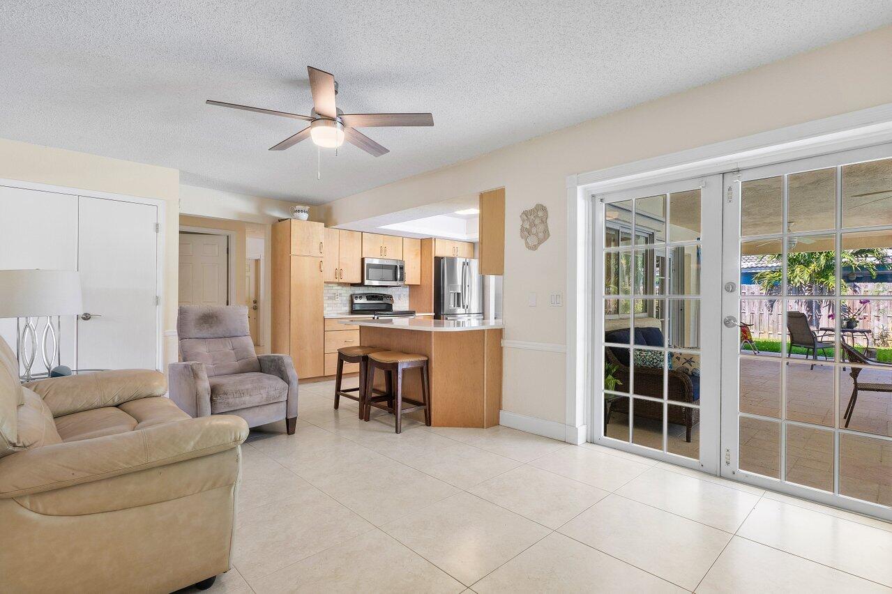 960 Southwest 20th Street Boca Raton, FL 33486 - Photo 14 of 40 Family room