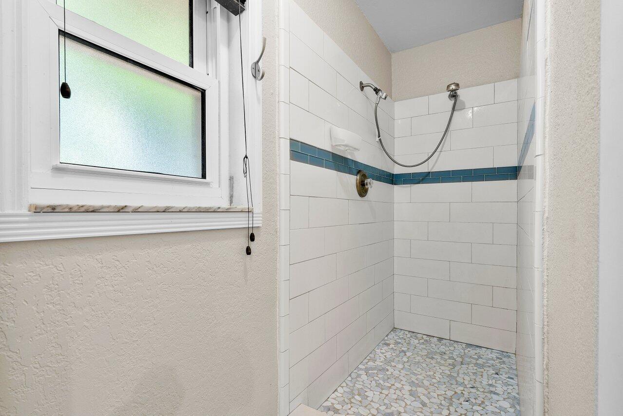 960 Southwest 20th Street Boca Raton, FL 33486 - Photo 19 of 40 Primary shower