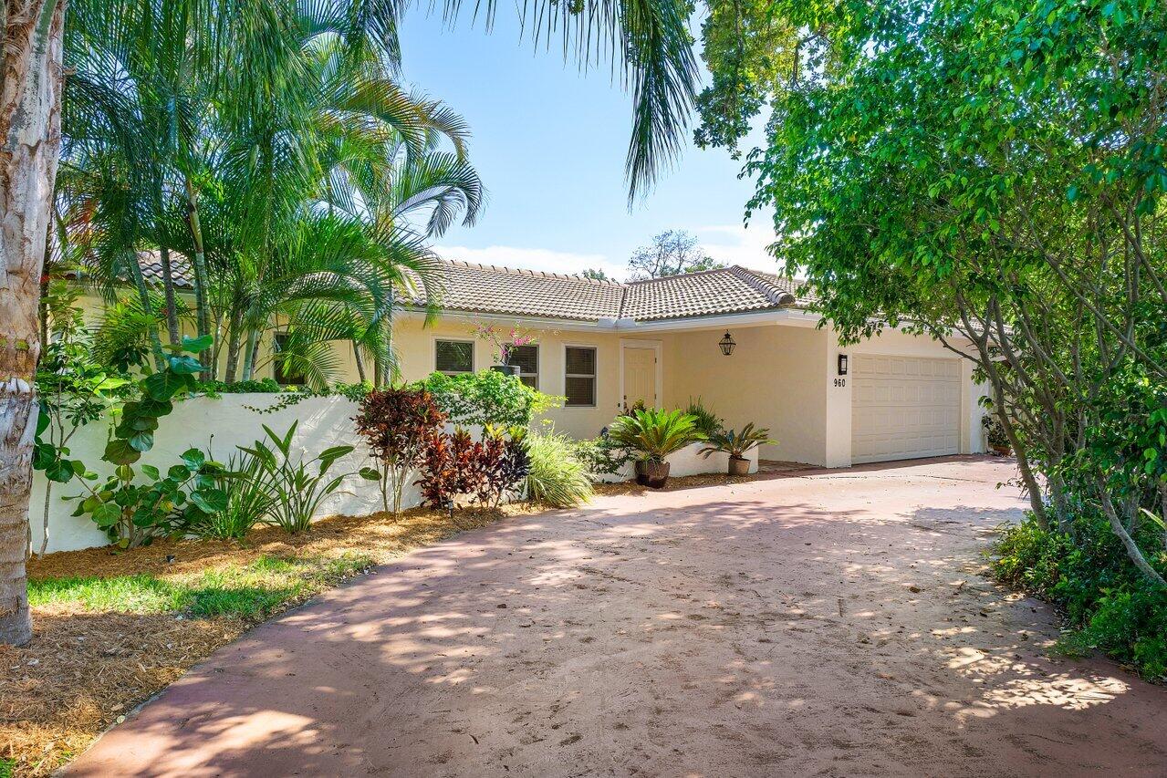 960 Southwest 20th Street Boca Raton, FL 33486 - Photo 4 of 40 Circular drive