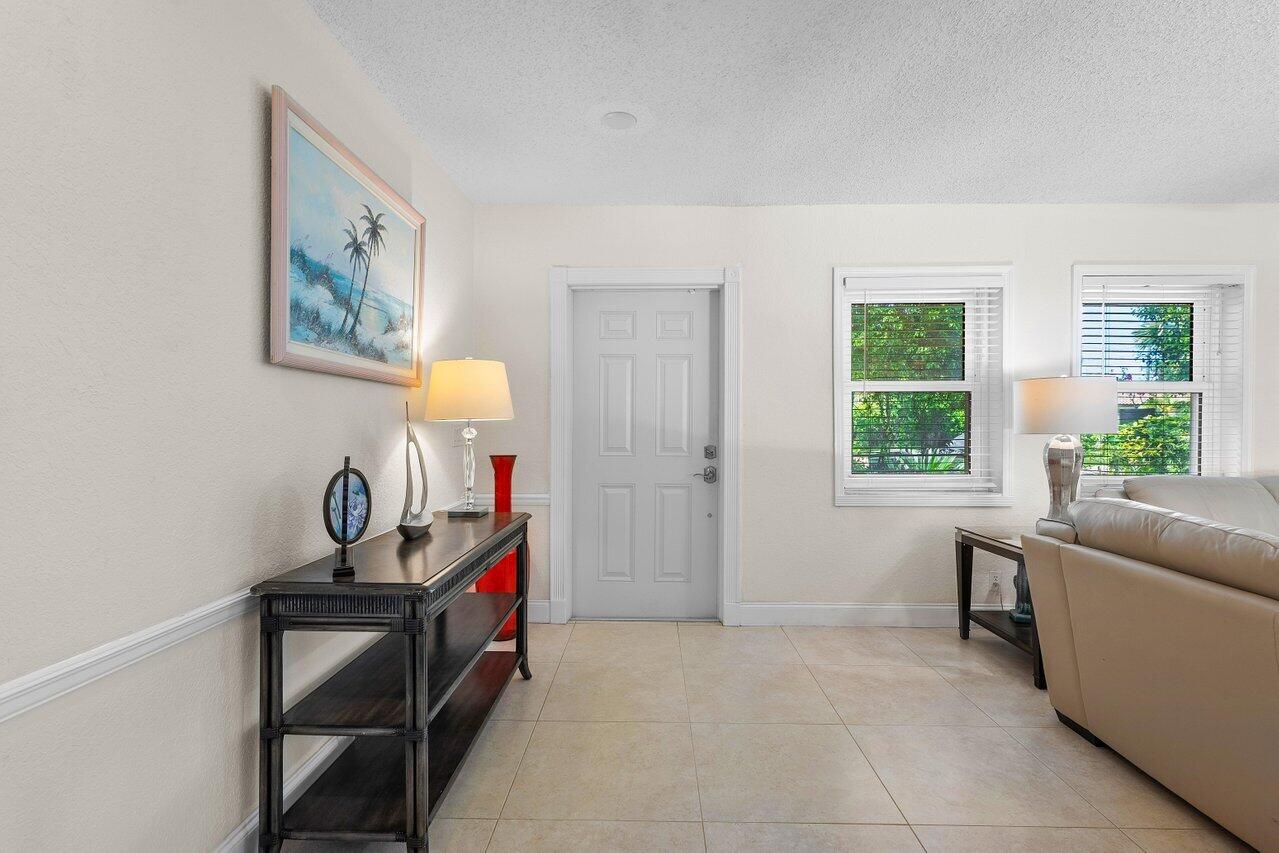 960 Southwest 20th Street Boca Raton, FL 33486 - Photo 7 of 40 Foyer