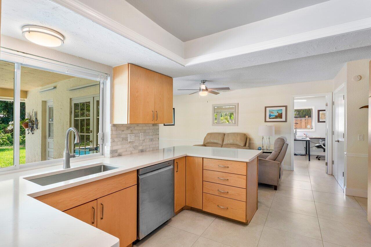 960 Southwest 20th Street Boca Raton, FL 33486 - Photo 9 of 40 Kitchen