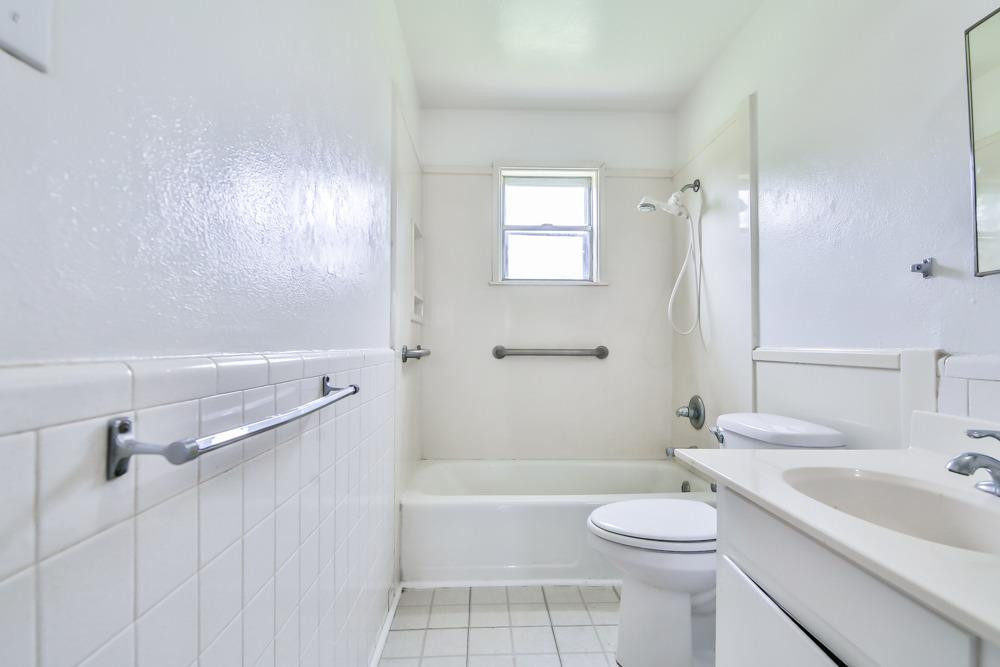 4418 33rd Street Lubbock, TX 79410 - Photo 18 of 21 a bathroom with a toilet a sink and bathtub