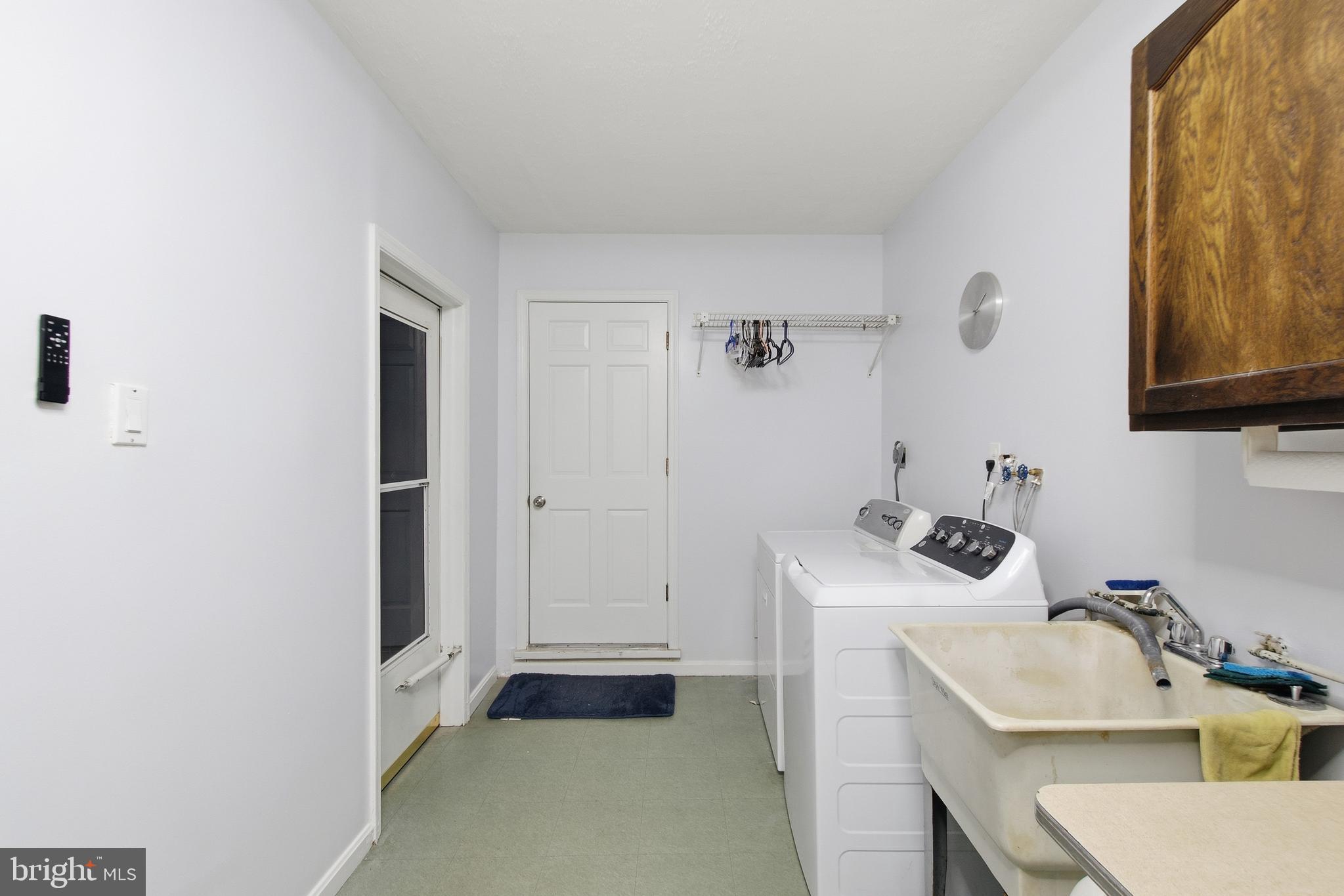 14105 Manchester Road Upper Marlboro, MD 20774 - Photo 33 of 51 Laundry room view 2