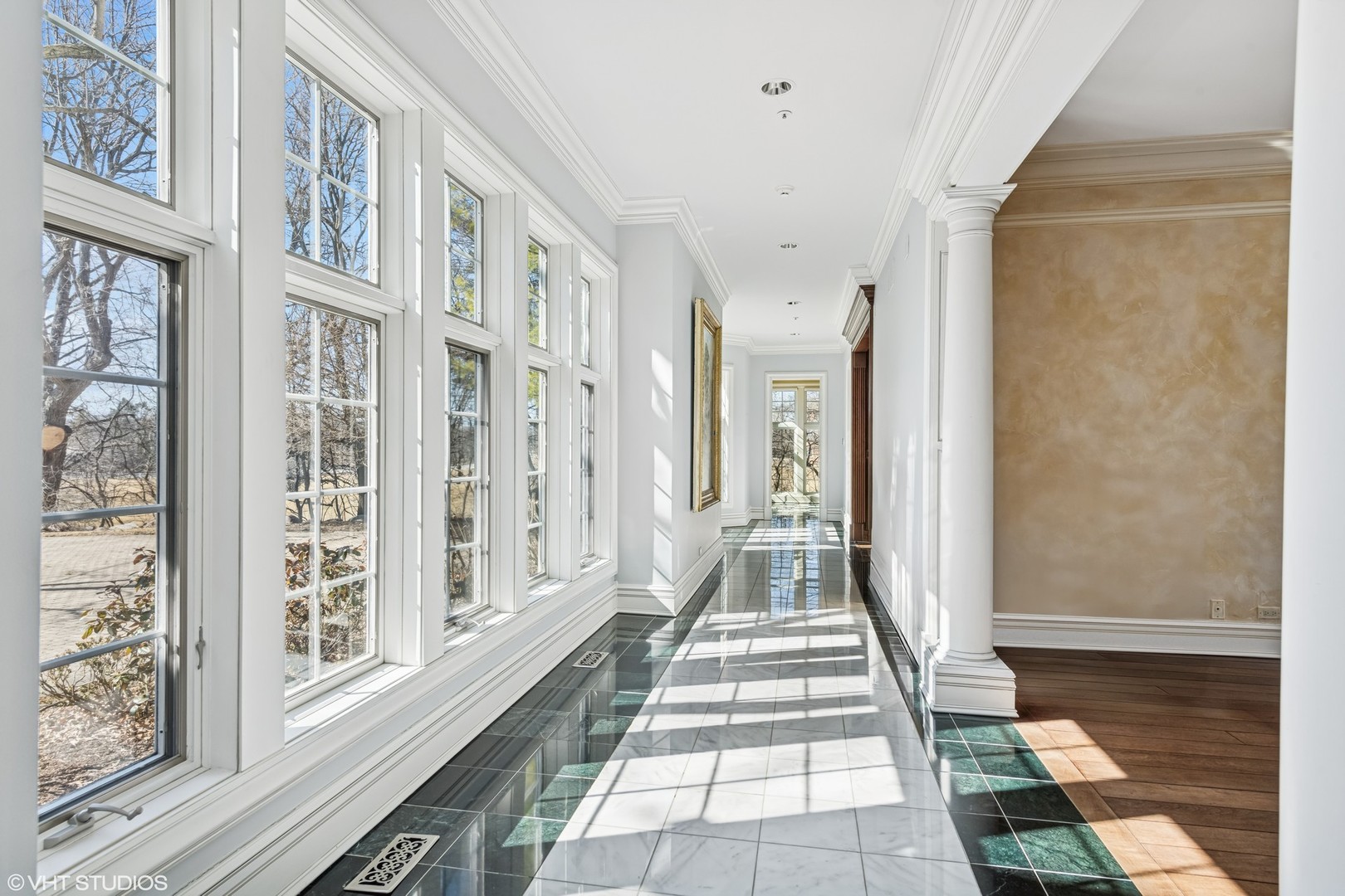 560 Oak Knoll Road Barrington Hills, IL 60010 - Photo 14 of 69 a view of a hallway with windows