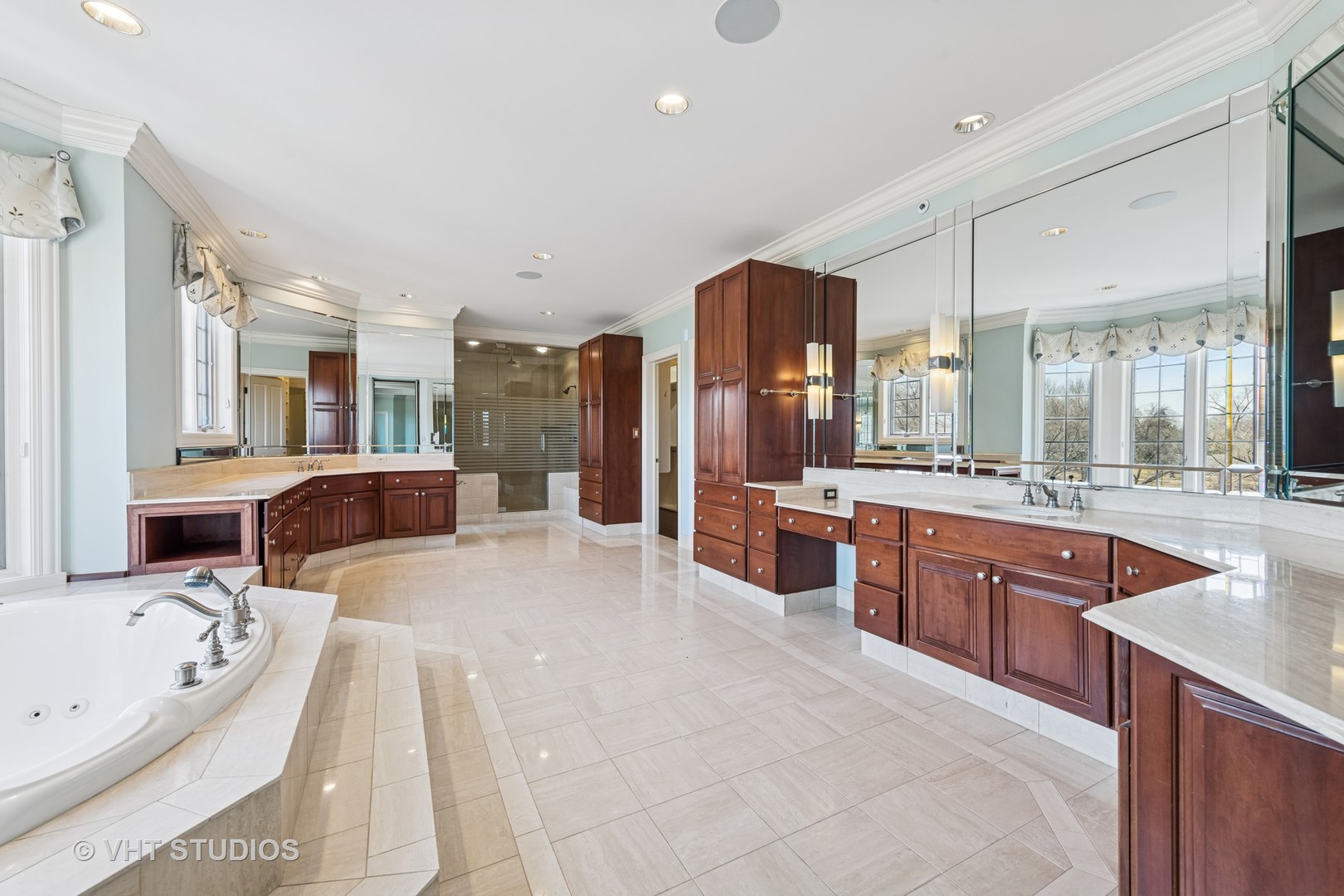 560 Oak Knoll Road Barrington Hills, IL 60010 - Photo 30 of 69 a large bathroom with a large tub and sink