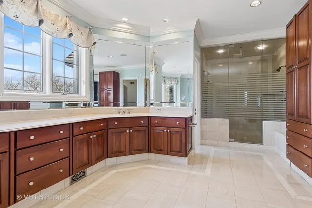 a view of a livingroom with furniture