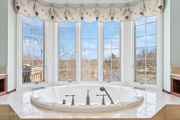 $2,900,000 | 560 Oak Knoll Road, Barrington Hills, IL 60010